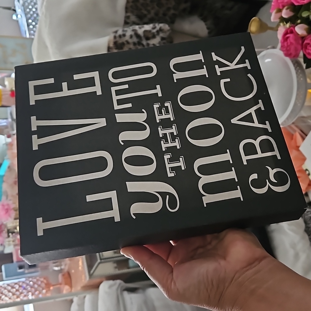 LOT 26 STUDIO CANVAS FRAME LOVE YOU TO THE MOON AND BACK
